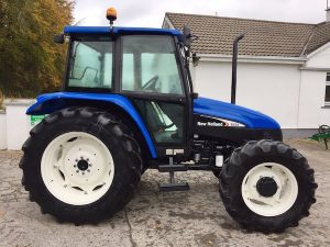 NEW HOLLAND 5635 side view tractor traders in west ireland